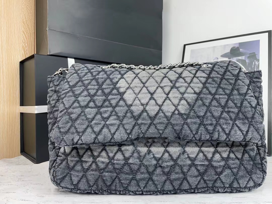Fashion CC bag denim bag for women's large capacity travel shoulder bag, classic diamond pattern chain flip bag, designer bag luxury item, Deep blue
Fashion CC bag denim bag for women's large capacity travel shoulder bag, classic diamond pattern chain flip bag, designer bag luxury item, Deep blue