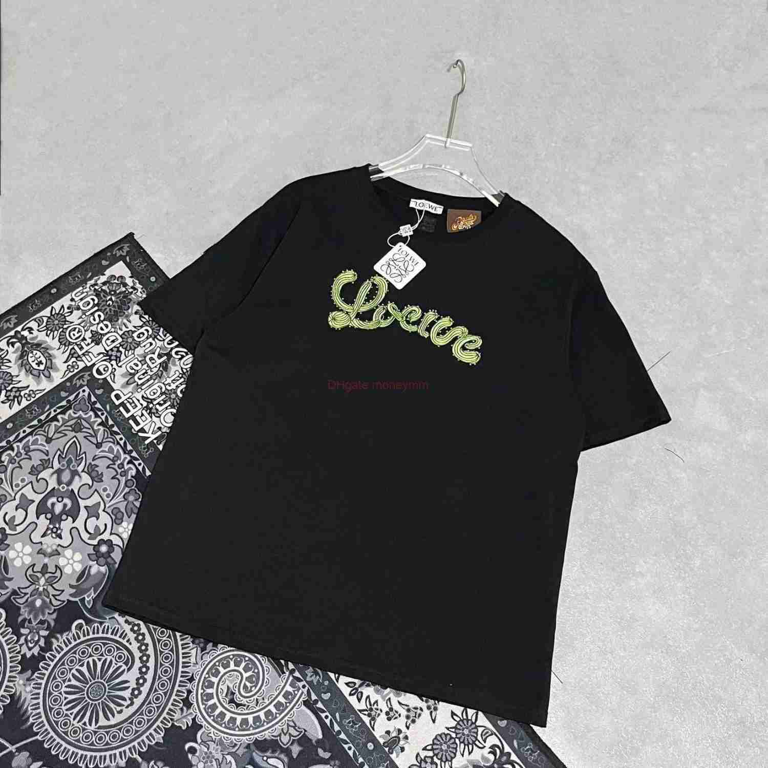 Designer Fashion Clothing Tees Tshirts Loewe Chaopai 2022 Summer New Cactus Exquisite Embroidery Pattern Short Sleeve Couple Cotton Round Neck Tshirt Women Luxury, Apricot 719#
Designer Fashion Clothing Tees Tshirts Loewe Chaopai 2022 Summer New Cactus Exquisite Embroidery Pattern Short Sleeve Couple Cotton Round Neck Tshirt Women Luxury, Apricot 719#