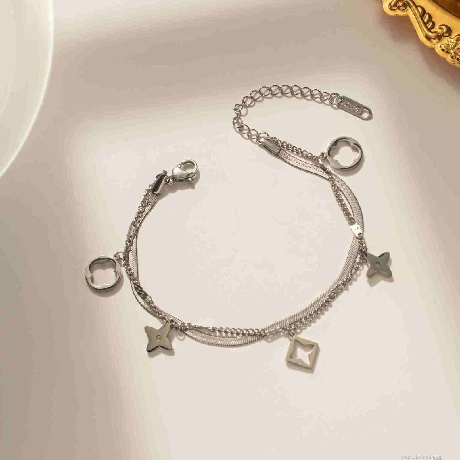 Fashion Style Bracelets Women Bangle Wristband Cuff Chain Designer Letter Jewelry Crystal 18K Gold Plated Stainless steel Wedding Lovers Gift Bracelet
Fashion Style Bracelets Women Bangle Wristband Cuff Chain Designer Letter Jewelry Crystal 18K Gold Plated Stainless steel Wedding Lovers Gift Bracelet
