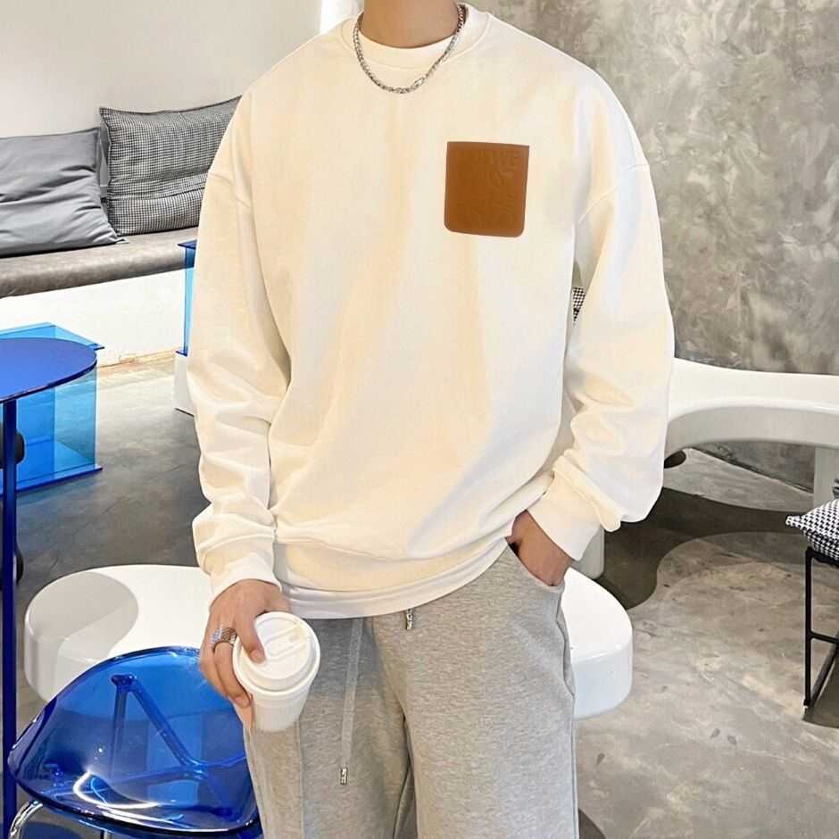 Designer Clothing Mens Sweatshirts Hoodies Loewe Autumn and Winter 2022 Embroidery Sweater Leather Pocket Thickened Long Sleeve Coat for Men and Women Fashion Stre, Shipping fee
Designer Clothing Mens Sweatshirts Hoodies Loewe Autumn and Winter 2022 Embroidery Sweater Leather Pocket Thickened Long Sleeve Coat for Men and Women Fashion Stre, Shipping fee