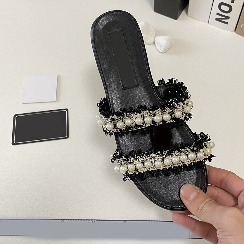 Plush slippers pearls Scuffs slippers Fashion Fringe Wear slippers Beach shopping summer high quality 2023, Grey
Plush slippers pearls Scuffs slippers Fashion Fringe Wear slippers Beach shopping summer high quality 2023, Grey