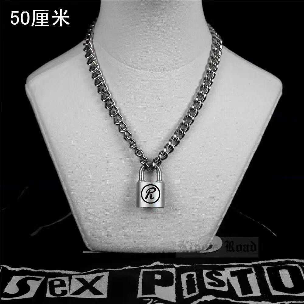 Pendant Necklaces Korean Fashion R Lock Necklace Lock Buckle Necklace Male Ins Style Female Trend Hedging Simple High-end Non-fading Necklace T230609