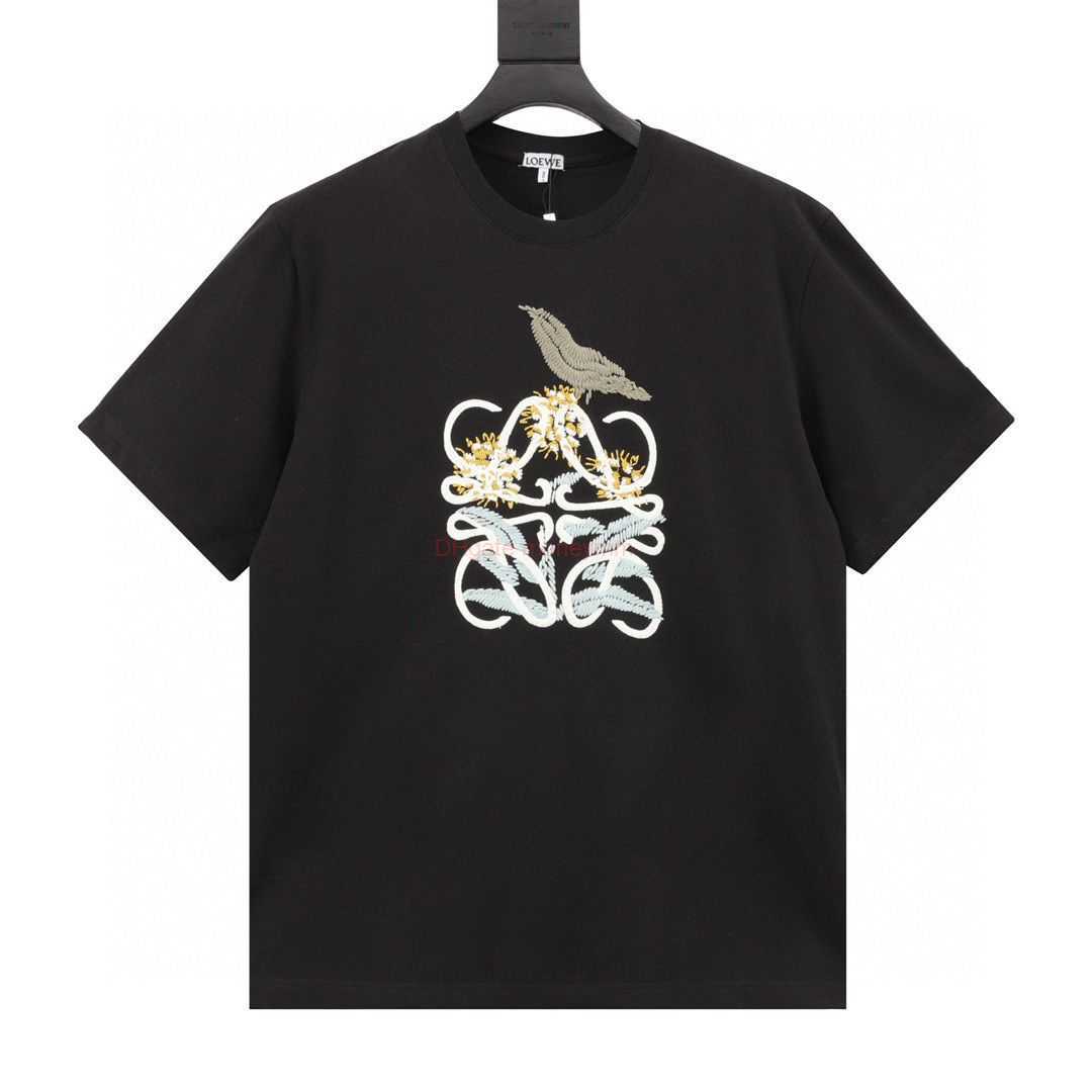 Designer Fashion Clothing Tees Tshirts Loewe 23ss High Edition Embroidered Round Neck Short Sleeve Tshirt with Flower and Bird Embroidery on Chest Luxury Casual Str, Black
Designer Fashion Clothing Tees Tshirts Loewe 23ss High Edition Embroidered Round Neck Short Sleeve Tshirt with Flower and Bird Embroidery on Chest Luxury Casual Str, Black