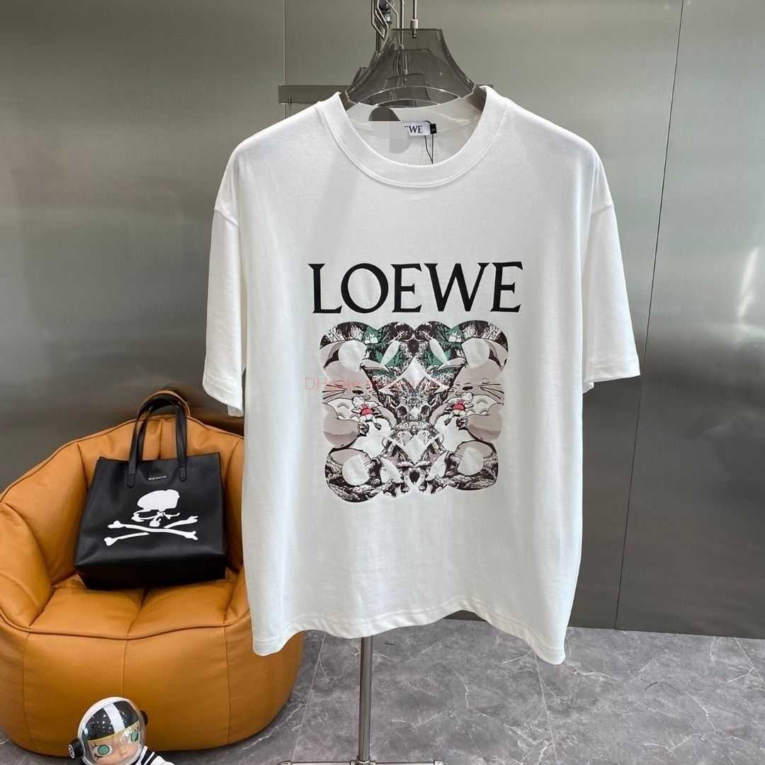 Designer Fashion Clothing Tees Tshirts Loewe 2023 New Summer Mens Quality Fashion Brand Mens Printing Fashion Trend Versatile Tshirt Short Sleeve Luxury Casual Str, White
Designer Fashion Clothing Tees Tshirts Loewe 2023 New Summer Mens Quality Fashion Brand Mens Printing Fashion Trend Versatile Tshirt Short Sleeve Luxury Casual Str, White