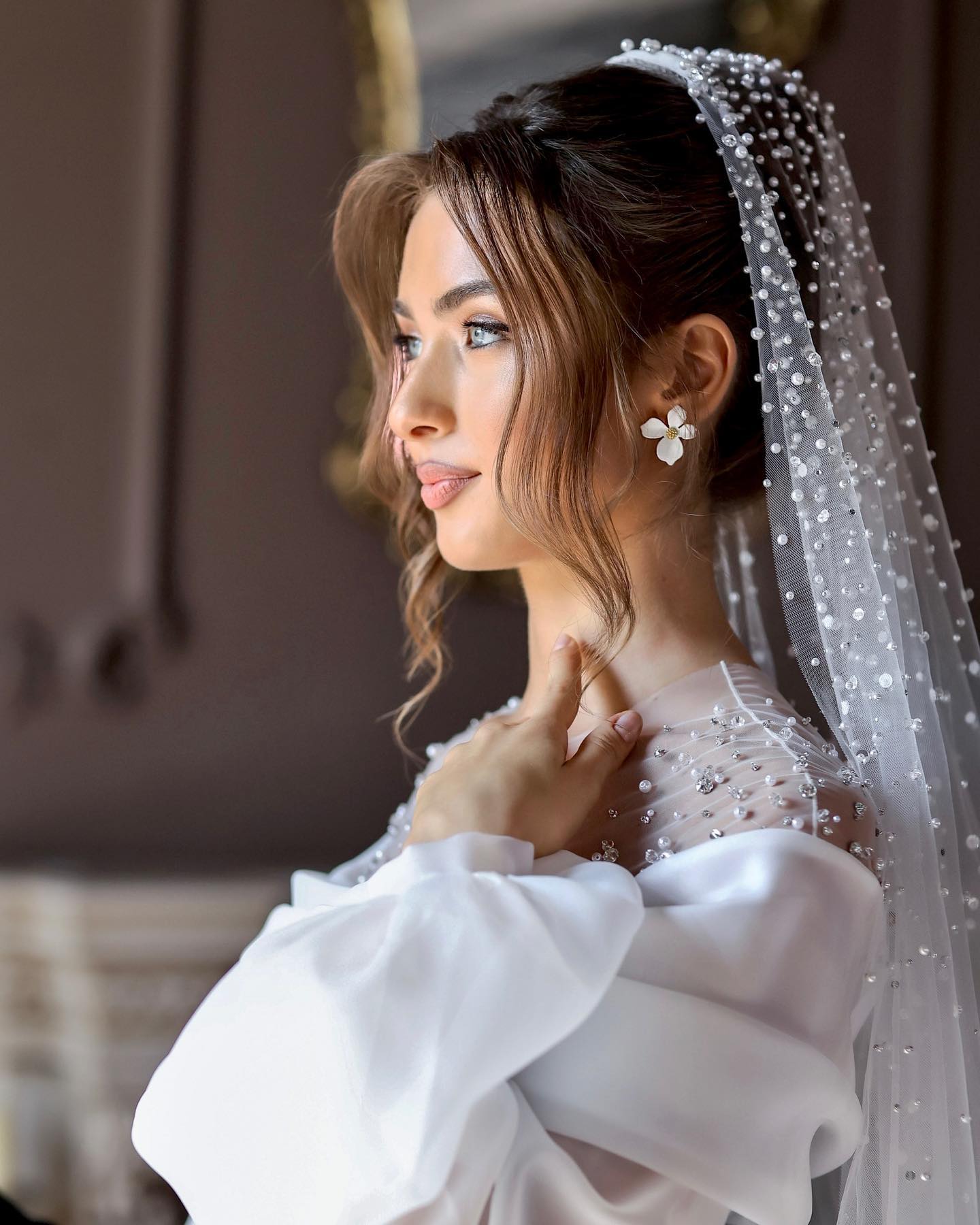 Elegant A e Wedding Dresses Illusion Neck Long Sleeves Pearls Beads Detail designer wedding bridal gowns