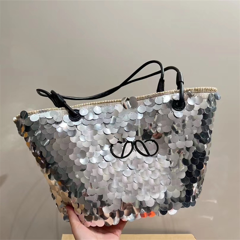 2023 Straw Sequin Basket Totes beach bag sequins designer bag woman shiny tote bag Glittering 5A, Black(28*26cm)
2023 Straw Sequin Basket Totes beach bag sequins designer bag woman shiny tote bag Glittering 5A, Black(28*26cm)