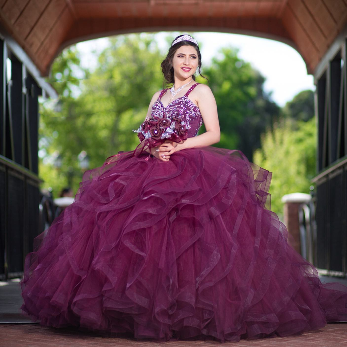 Straps Ruffles Pluffy Quinceanera Dresses Crystals Beaded Luxury Sweet 15 Dress For Girls Sweetheart Neck Tiered Organza Vestido De VX Anos 2023