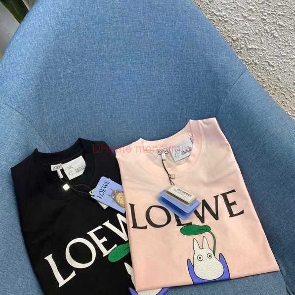 Designer Fashion Clothing Tees Tshirts Loewe Dragon Cat Embroidery Co Branded Boutique Short Sleeve Tshirt Cute Co Branded Series Pure Cotton Short Sleeve Luxury Ca, Black
Designer Fashion Clothing Tees Tshirts Loewe Dragon Cat Embroidery Co Branded Boutique Short Sleeve Tshirt Cute Co Branded Series Pure Cotton Short Sleeve Luxury Ca, Black