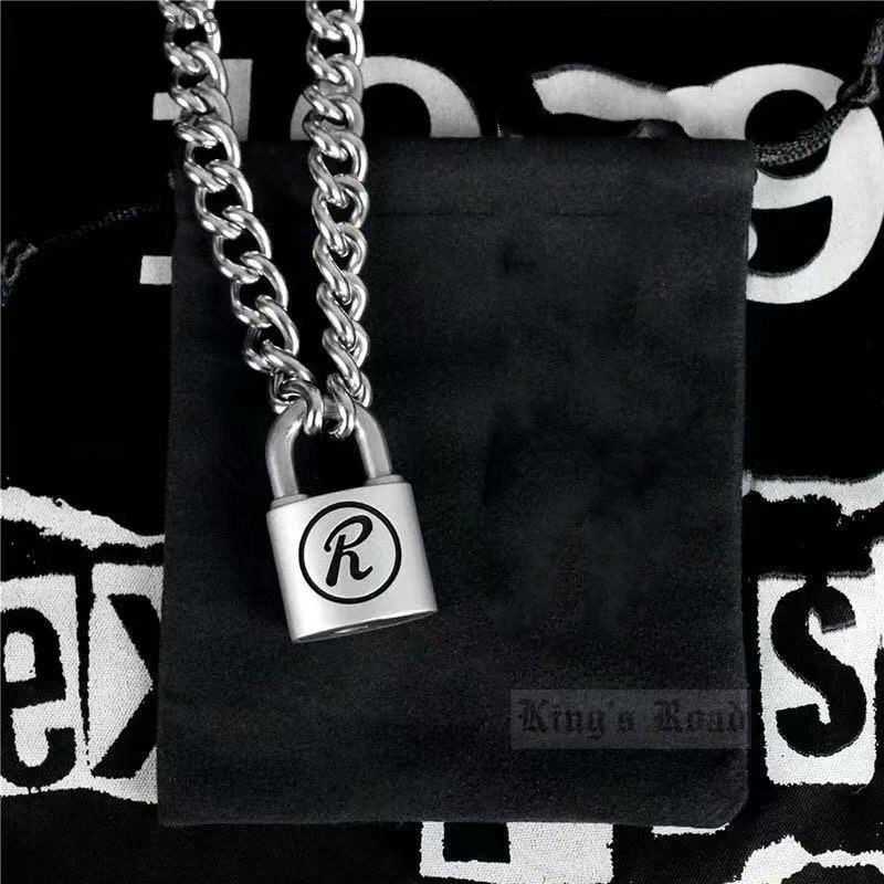Pendant Necklaces Korean Fashion R Lock Necklace Lock Buckle Necklace Male Ins Style Female Trend Hedging Simple High-end Non-fading Necklace T230609