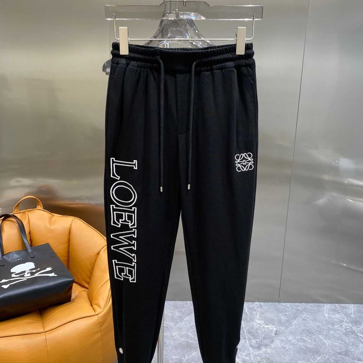 Designer Fashion Clothing Casual Pant Loewe Casual Crop Pants Mens Ins Fashion Sports Early Spring Three Standard Thin Feet Pants American Fashion Brand Loose Pants, Black
Designer Fashion Clothing Casual Pant Loewe Casual Crop Pants Mens Ins Fashion Sports Early Spring Three Standard Thin Feet Pants American Fashion Brand Loose Pants, Black