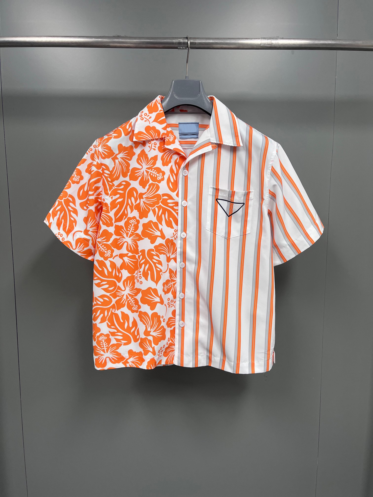 High quality designer shirt beautiful stripes stitching printing design European size loose version of luxury brand mens short sleeved casual shirt, Multi
High quality designer shirt beautiful stripes stitching printing design European size loose version of luxury brand mens short sleeved casual shirt, Multi
