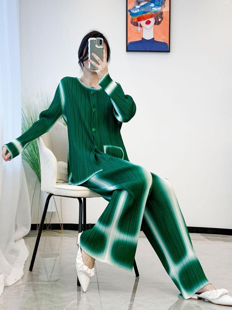 Women's T Shirts Miyake Pleated Spring Women's Printed Fashion Suit Cardigan Top Temperament Two-piece Set, Picture color
Women's T Shirts Miyake Pleated Spring Women's Printed Fashion Suit Cardigan Top Temperament Two-piece Set, Picture color
