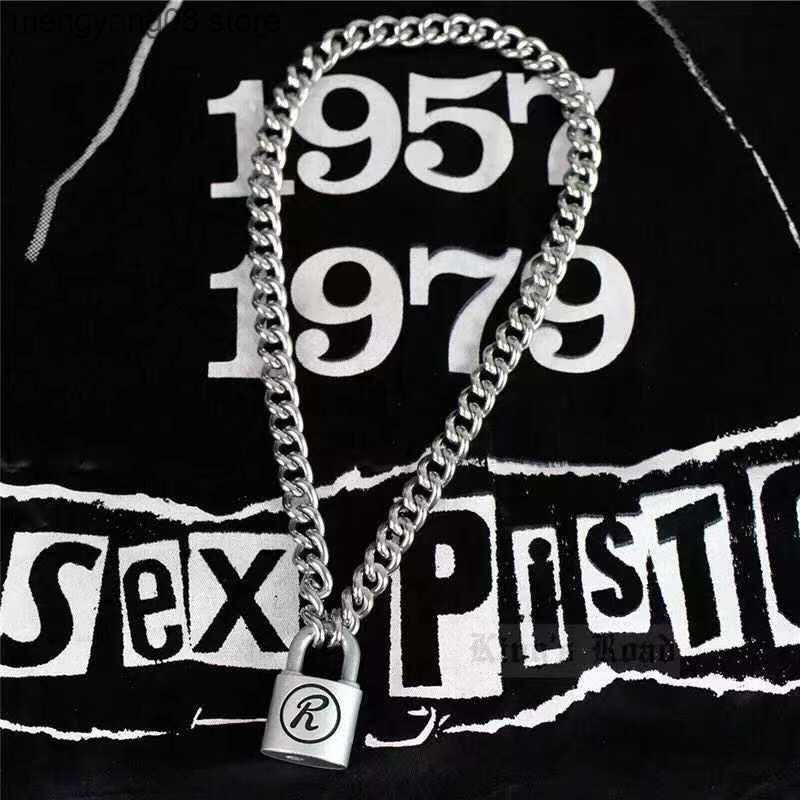 Pendant Necklaces Korean Fashion R Lock Necklace Lock Buckle Necklace Male Ins Style Female Trend Hedging Simple High-end Non-fading Necklace T230609