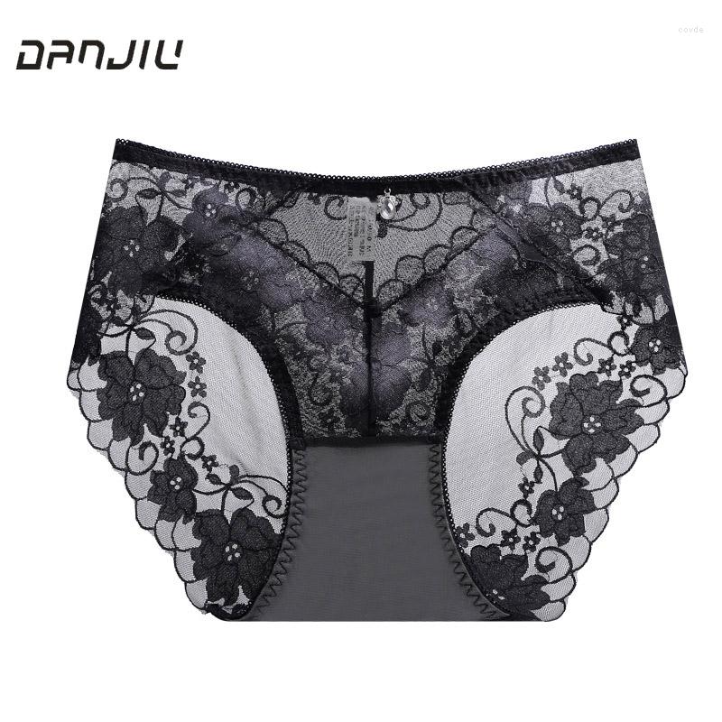 Women's Panties Women Sexy Hollow Lace Underwear Transparent Elasticity Breathable Mesh Soft Thin Female Middle Exquisite Breifs, Red
Women's Panties Women Sexy Hollow Lace Underwear Transparent Elasticity Breathable Mesh Soft Thin Female Middle Exquisite Breifs, Red