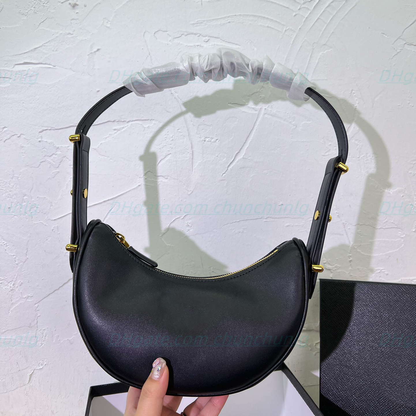 Fashion Original shoulder bags handbags Cosmetic Bags Underarm package Quality Designers Women Moon bags Evening Bags Luxurys Leather Hand clutch bags Totes, White
Fashion Original shoulder bags handbags Cosmetic Bags Underarm package Quality Designers Women Moon bags Evening Bags Luxurys Leather Hand clutch bags Totes, White