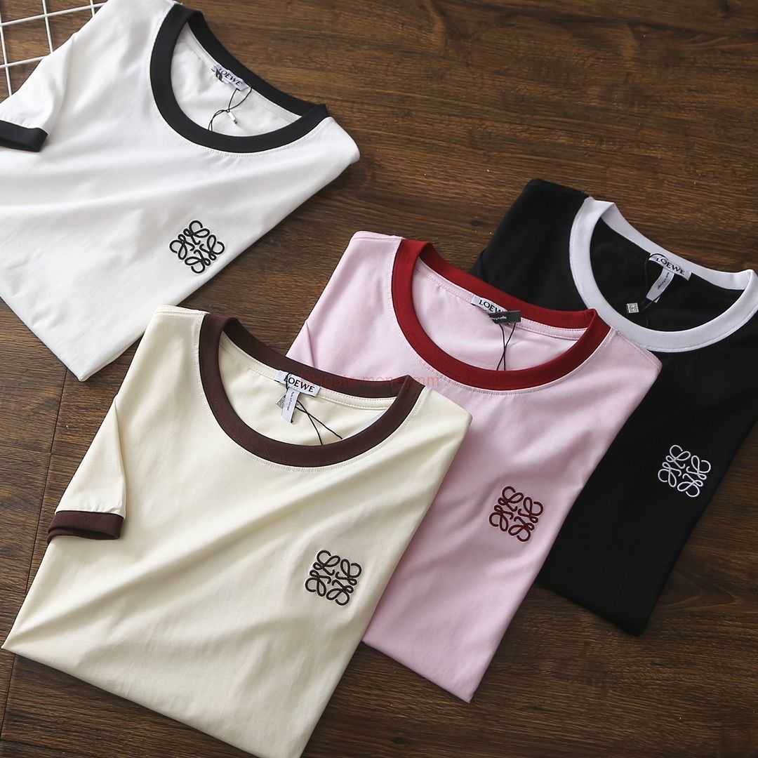 Designer Fashion Clothing Tees Tshirts Loewe Pure Original 23ss New Embroidered Round Neck Short Sleeve Tshirt with Small Logo on the Chest Luxury Casual Streetwear, White
Designer Fashion Clothing Tees Tshirts Loewe Pure Original 23ss New Embroidered Round Neck Short Sleeve Tshirt with Small Logo on the Chest Luxury Casual Streetwear, White