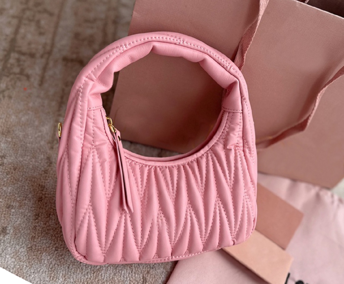 Designer bag Luxury handbag Crossbody Womens warm and sweet full of enthusiasm 2023 latest fashion Wander shoulder bag, Heart black
Designer bag Luxury handbag Crossbody Womens warm and sweet full of enthusiasm 2023 latest fashion Wander shoulder bag, Heart black