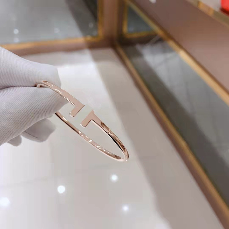jewlery designer for women designer jewelry braceles trinity bracelet fashion bracelet Female bracelet wedding gift Valentine's Day gift set ornamentst
jewlery designer for women designer jewelry braceles trinity bracelet fashion bracelet Female bracelet wedding gift Valentine's Day gift set ornamentst