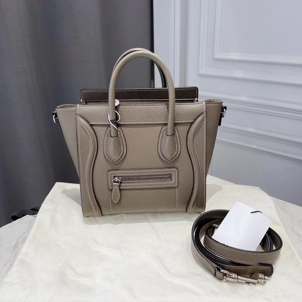 Womens mens Micro Totes Nano smiley Shoulder bag luxurys Designer Cross Body Genuine Leather classic handbag Stuff Sacks Messenger pochette strap trunk Clutch Bags, Khaki
Womens mens Micro Totes Nano smiley Shoulder bag luxurys Designer Cross Body Genuine Leather classic handbag Stuff Sacks Messenger pochette strap trunk Clutch Bags, Khaki
