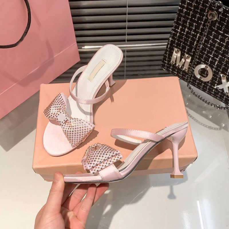 High heeled womens shoes designer sandals miu fashion bow knot diamond inlaid slippers luxury women Flip-flops, White black bow
High heeled womens shoes designer sandals miu fashion bow knot diamond inlaid slippers luxury women Flip-flops, White black bow