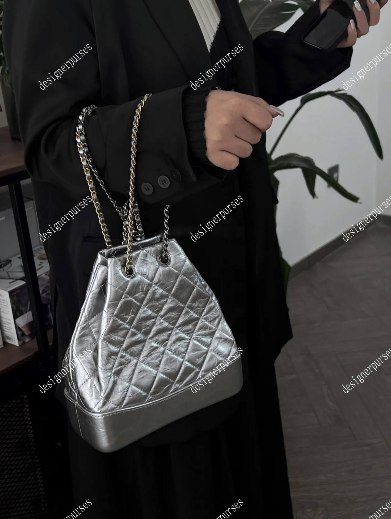 TZ Vintage Women Classic Quilted Backpack Bags Drawstring Gabrielle Craquelure Gold/Silver Metall Hardware Matelasse Chain Shoulder Handbags hobo backpacks 20CM
TZ Vintage Women Classic Quilted Backpack Bags Drawstring Gabrielle Craquelure Gold/Silver Metall Hardware Matelasse Chain Shoulder Handbags hobo backpacks 20CM