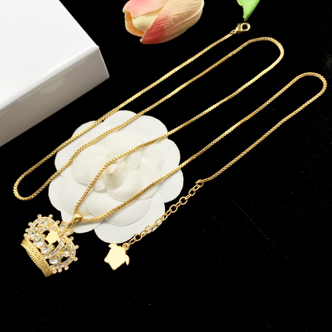 Gold chain Rhinestone Necklaces for woman copper gold crown with diamond pendant Necklace bracelet set fashion party Jewelry