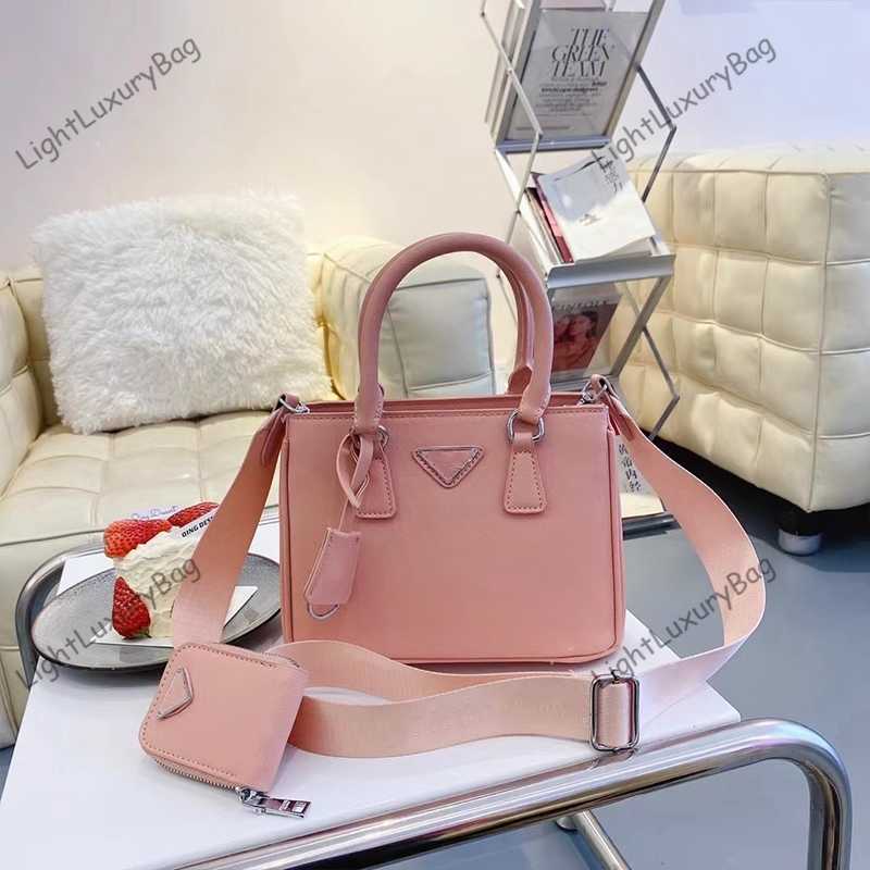 Designer Pink Two-in-one CrossBody Bags Fashion High Capacity Tote Women Leather Luxury Handbags Classic Brand Female Purses With Small Bags 230610, Red
Designer Pink Two-in-one CrossBody Bags Fashion High Capacity Tote Women Leather Luxury Handbags Classic Brand Female Purses With Small Bags 230610, Red