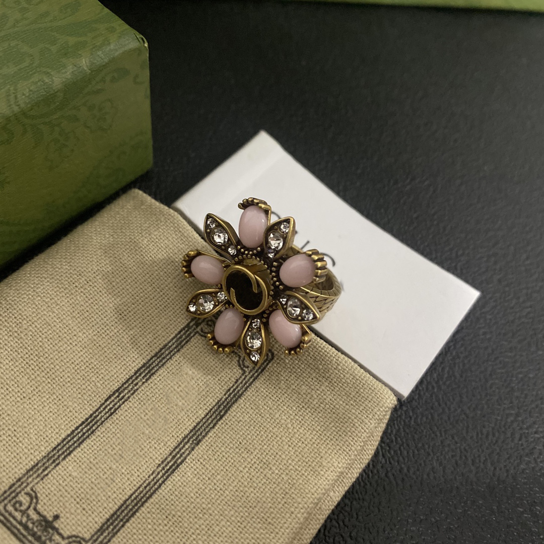 Men Retro 18K Gold Plated Band Rings Designer Brand Letter Copper Couple Ring Fashion Womens Geometry Flower Inlaid Crystal Ornaments Luxury Jewelry Gift with Box
Men Retro 18K Gold Plated Band Rings Designer Brand Letter Copper Couple Ring Fashion Womens Geometry Flower Inlaid Crystal Ornaments Luxury Jewelry Gift with Box