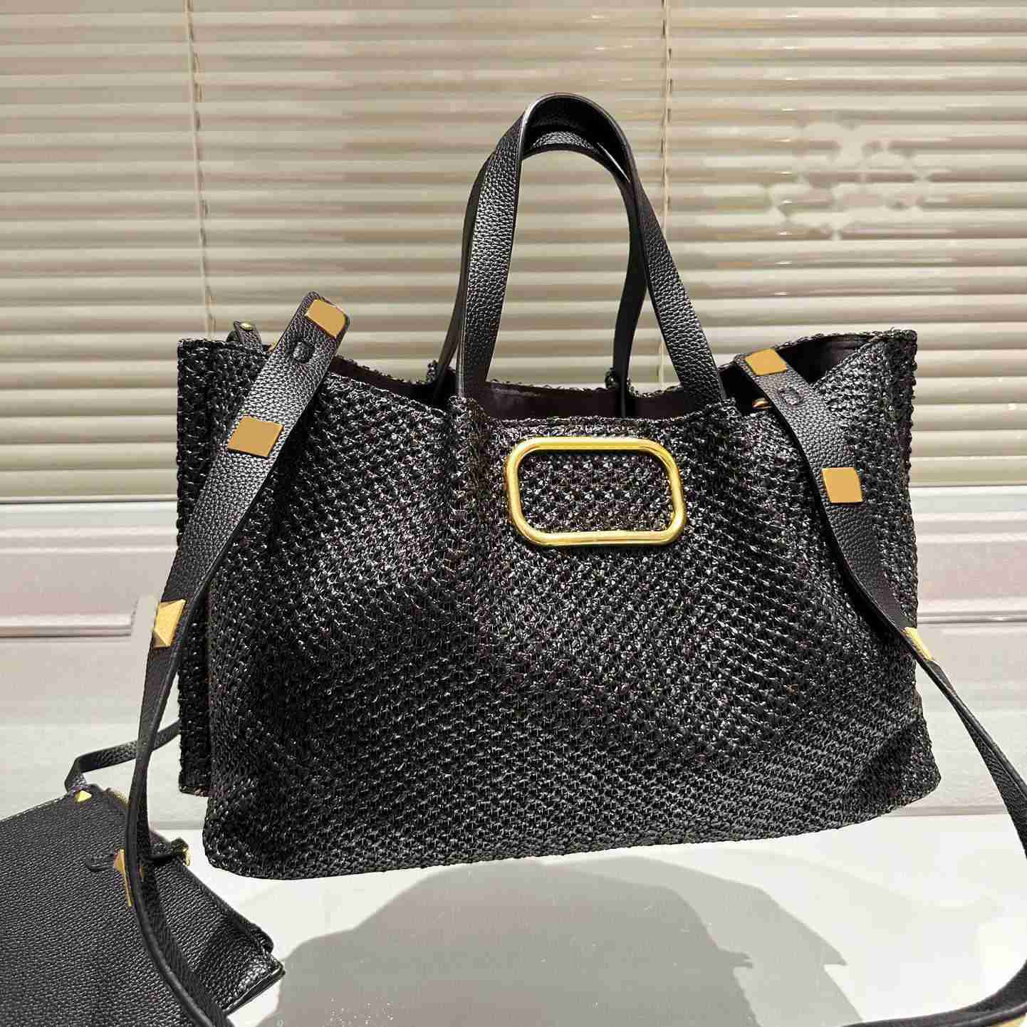 raffia beach bags women designer bag summer travel bags cane Tote Luxury Woven Straw handBag Purses Handbag with pouch 230615, Khaki--26*19cm
raffia beach bags women designer bag summer travel bags cane Tote Luxury Woven Straw handBag Purses Handbag with pouch 230615, Khaki--26*19cm