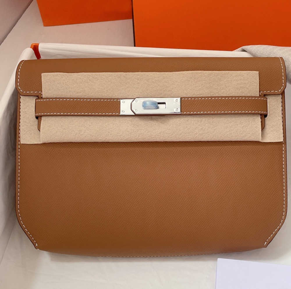 Women Clutch Handbags Bag Top Quality Crossbody Bag Genuine Leather Double Shoulder Strap Fashion Letters Plain Hand Pocket Multiple Colors2023
Women Clutch Handbags Bag Top Quality Crossbody Bag Genuine Leather Double Shoulder Strap Fashion Letters Plain Hand Pocket Multiple Colors2023