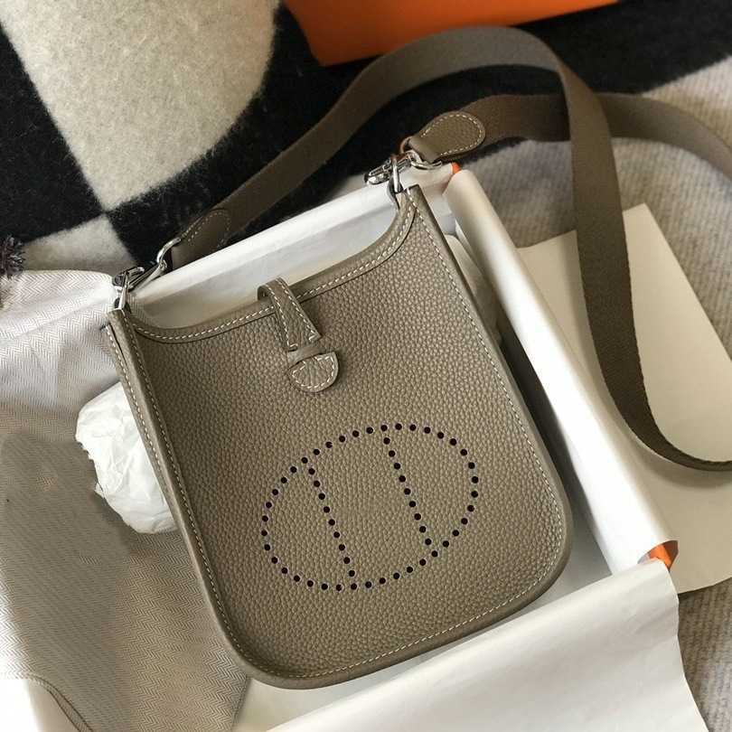 Designer H Home bag Evelynn Street Evelyns Small Casual Versatile Cowhide Hollow out Letter Litchi Pattern Tote One Shoulder Crossbody Women's Bag 1 14A9
Designer H Home bag Evelynn Street Evelyns Small Casual Versatile Cowhide Hollow out Letter Litchi Pattern Tote One Shoulder Crossbody Women's Bag 1 14A9