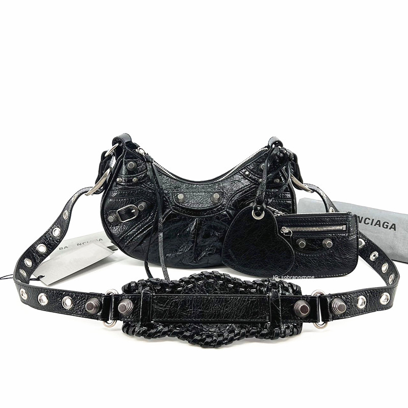 luxurys Womens mens clutch LE CAGOLE bag best seller leather purse Designer motorcycle bag fashion Crocodile crossbody shoulder Bags wholesale vintage travel bag, Black
luxurys Womens mens clutch LE CAGOLE bag best seller leather purse Designer motorcycle bag fashion Crocodile crossbody shoulder Bags wholesale vintage travel bag, Black