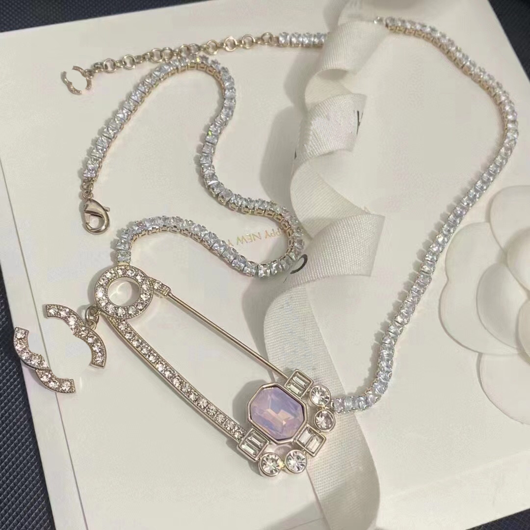 Flower Necklace Womens Gold necklaces 18K Gold Plated Copper Alloy Gold Choker Flower Letter Pendant Statement Fashion Womens Necklace Wedding Jewelry
Flower Necklace Womens Gold necklaces 18K Gold Plated Copper Alloy Gold Choker Flower Letter Pendant Statement Fashion Womens Necklace Wedding Jewelry