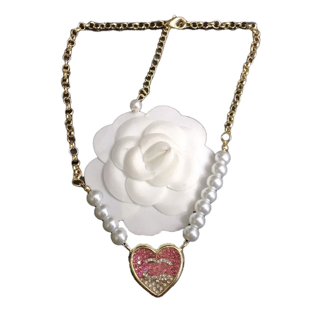 Women Luxury Designer Necklace Choker Chain Pearl Crystal Fashion Pink White Copper Letter Pendants Statement Jewelry Accessories
Women Luxury Designer Necklace Choker Chain Pearl Crystal Fashion Pink White Copper Letter Pendants Statement Jewelry Accessories