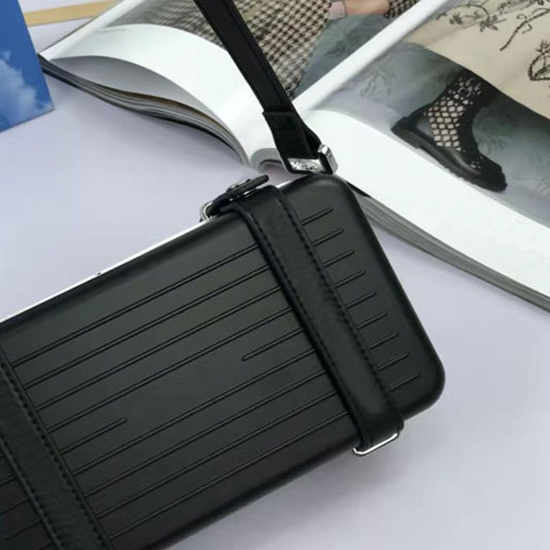 Aluminum Magnesium Alloy Messenger Bag Luggage Small handbag Plain Letter Party Hasp Trunk Belt Decoration Hard Cox Handbag Waterproof Shoulder bag MM Black
Aluminum Magnesium Alloy Messenger Bag Luggage Small handbag Plain Letter Party Hasp Trunk Belt Decoration Hard Cox Handbag Waterproof Shoulder bag MM Black