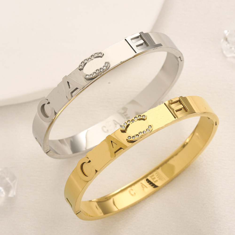 Europe America Fashion Style Bracelets Women Bangle Designer Jewelry Silver 18K Gold Plated Stainless steel Bracelet Womens Wedding Gifts
Europe America Fashion Style Bracelets Women Bangle Designer Jewelry Silver 18K Gold Plated Stainless steel Bracelet Womens Wedding Gifts