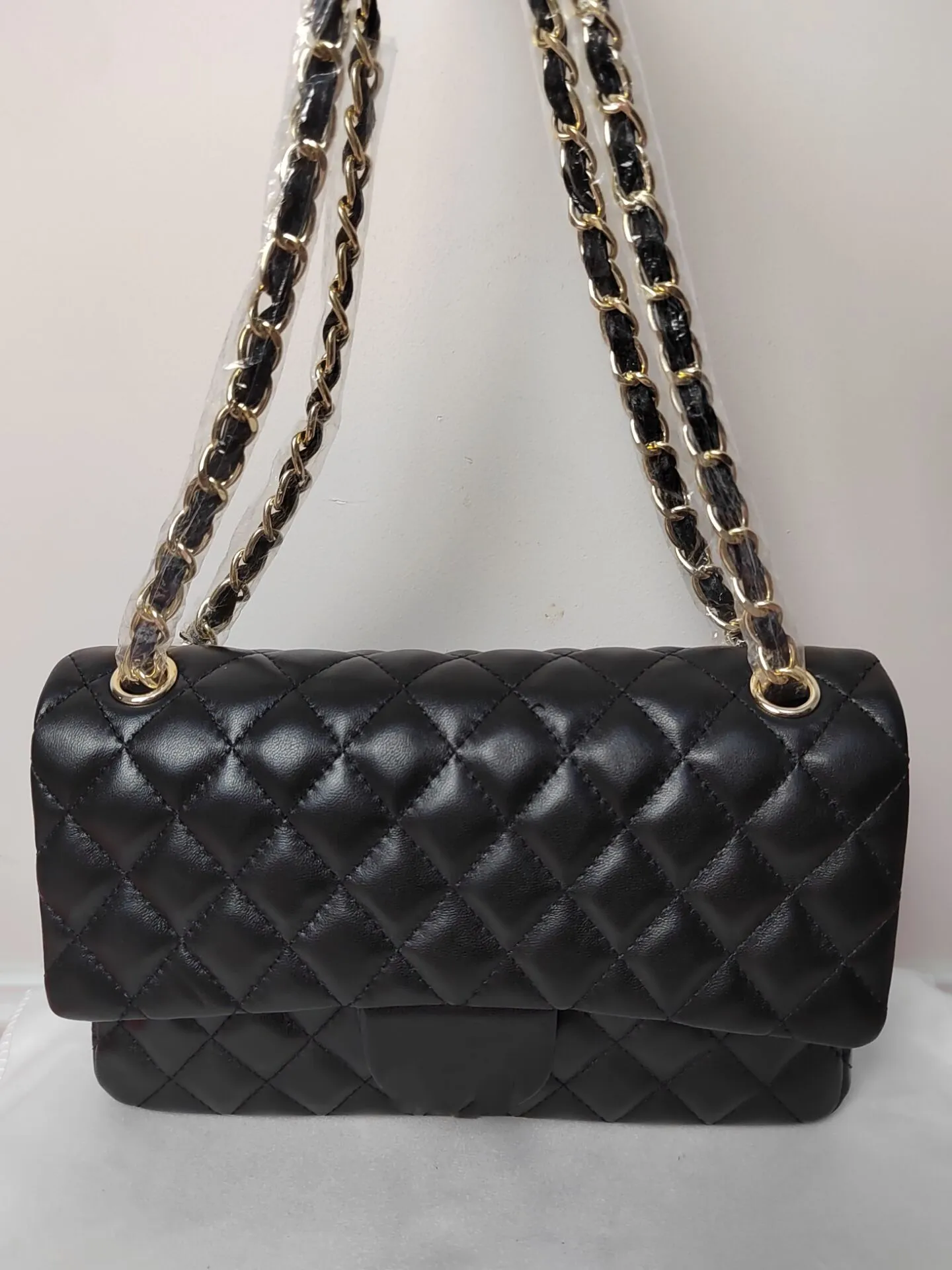 5A Designer Top custom luxury brand bag Channel 2022 Handbag Leather leather cowhide gold or silver chain Slant shoulder 2.55cm black pink and white, Blue
5A Designer Top custom luxury brand bag Channel 2022 Handbag Leather leather cowhide gold or silver chain Slant shoulder 2.55cm black pink and white, Blue