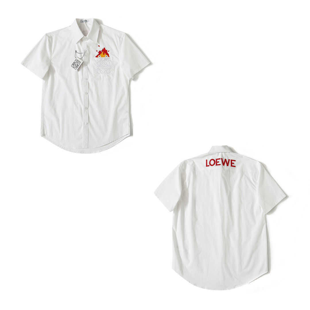 Designer Fashion Clothing Mens Casual Shirts Loewe23ss Summer Top Co Branded Hals Mobile Castle Flame Embroidery Doll Short Sleeve Shirt for Men and Women Short Long, Shipping fee
Designer Fashion Clothing Mens Casual Shirts Loewe23ss Summer Top Co Branded Hals Mobile Castle Flame Embroidery Doll Short Sleeve Shirt for Men and Women Short Long, Shipping fee