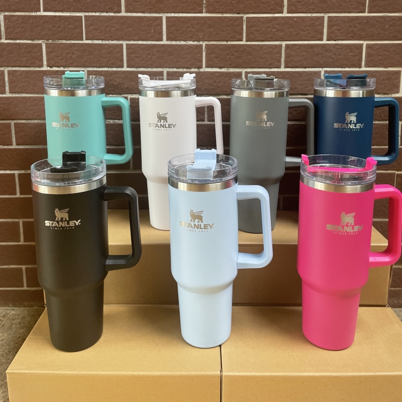 1PC Stanley Water Bottles 40oz Stainless Steel Tumbler Handle Lid Straw Big Capacity Beer Mug Water Bottle Powder Camping Cup Vacuum Insulated Drinking, Multi-color
1PC Stanley Water Bottles 40oz Stainless Steel Tumbler Handle Lid Straw Big Capacity Beer Mug Water Bottle Powder Camping Cup Vacuum Insulated Drinking, Multi-color