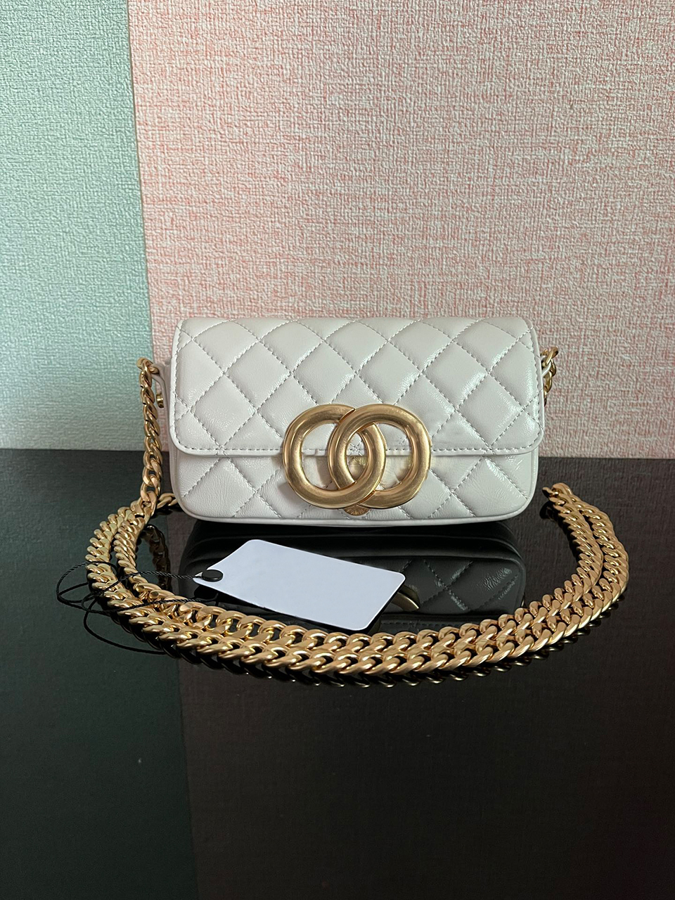 Designer Chain bag Genuine leather Handbag 17.2CM Luxury Crossbody bag Delicate knockoff Mobile phone bag With Box YC051
Designer Chain bag Genuine leather Handbag 17.2CM Luxury Crossbody bag Delicate knockoff Mobile phone bag With Box YC051