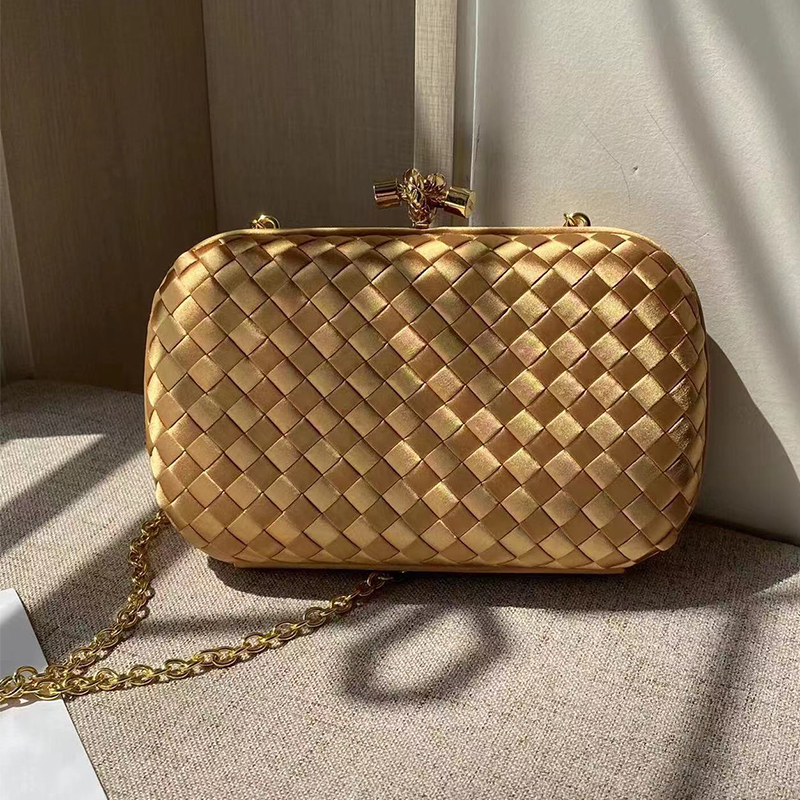 quality designer Clutch bag Evening handbags lady luxurys Fashion party golden Knitting hand silver gold plated leather Patchwork bag phone cosmetics wallet 21cm
quality designer Clutch bag Evening handbags lady luxurys Fashion party golden Knitting hand silver gold plated leather Patchwork bag phone cosmetics wallet 21cm