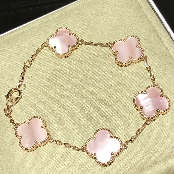 Four Leaf Clover Bracelet Natural Shell Gemstone 925 Silver Designer for Woman T0p Quality Highest Counter Classic Style Exquisite Gift with Box 009
Four Leaf Clover Bracelet Natural Shell Gemstone 925 Silver Designer for Woman T0p Quality Highest Counter Classic Style Exquisite Gift with Box 009