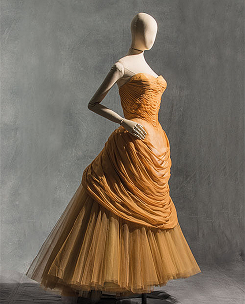 Vintage Gold A Line Wedding Dresses Floor Length Ruched Drapped Tulle Bridal Gowns Sweetheart Sleeveless Victorian Bustle Women Wear 2023