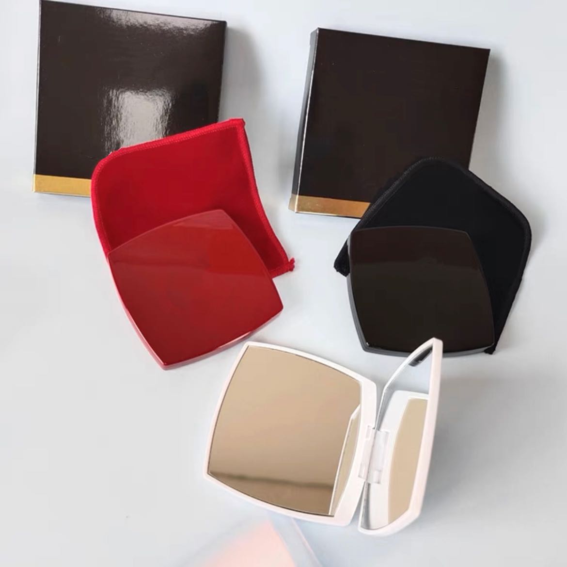 Mirrors Compact Mirrors Classic Letter Folding Double Side Mirror Portable Hd Make-up And Magnifying Mirror With Flannelette Bag Gift Box For VIP Clie