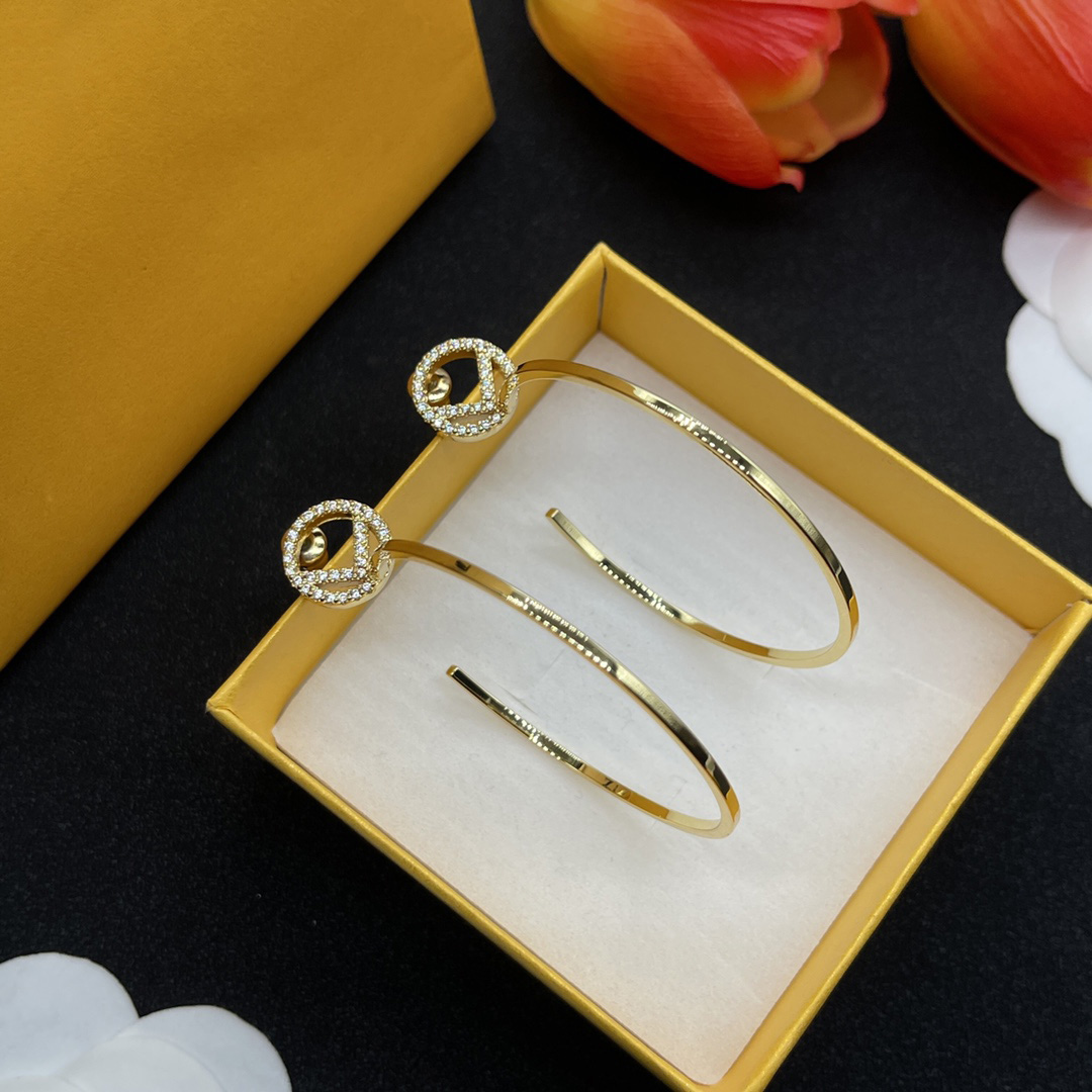 Luxury stud earring woman designer earrings double letters jewelry women 18k plated diamond Crystal Rhinestones Pearls Wedding Gifts
Luxury stud earring woman designer earrings double letters jewelry women 18k plated diamond Crystal Rhinestones Pearls Wedding Gifts