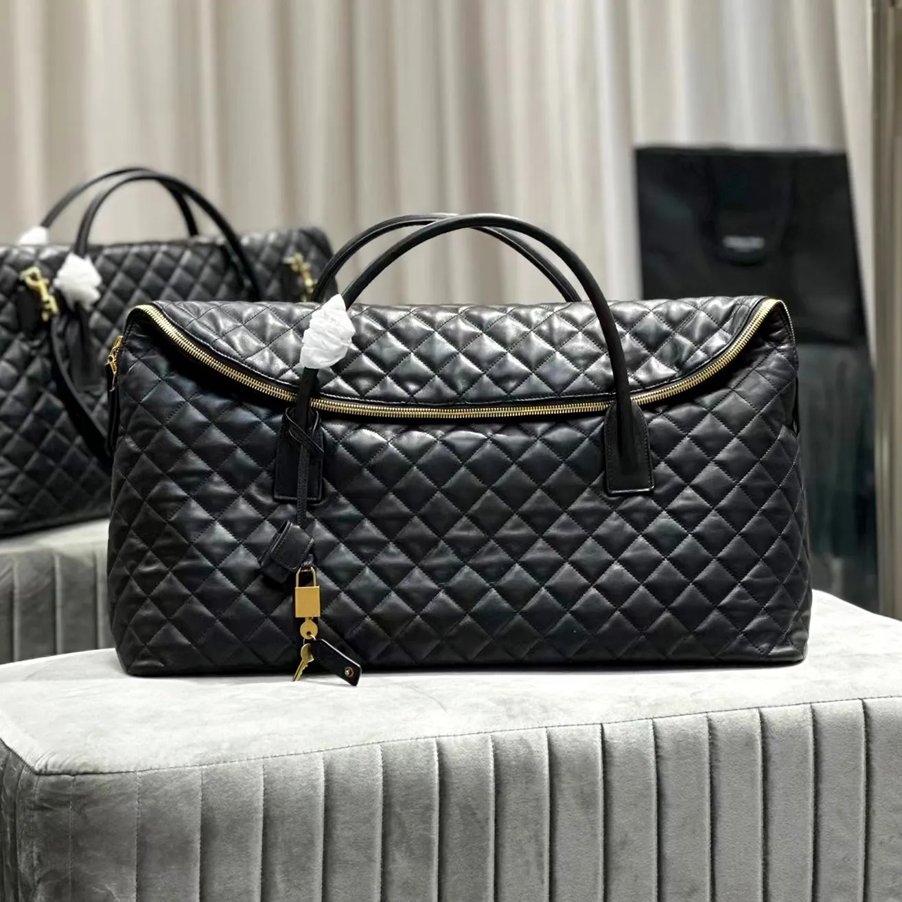 Fashion Quilted Cowhide Handbags Travel Bag Womens Men Large Totes Clutch Duffle Luggage Shoulder Cross Body Boston Strap Purse Lady Weekend Bags, Black
Fashion Quilted Cowhide Handbags Travel Bag Womens Men Large Totes Clutch Duffle Luggage Shoulder Cross Body Boston Strap Purse Lady Weekend Bags, Black