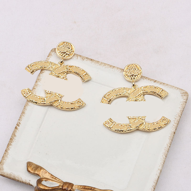 18K Gold Plated Luxury Designers Earring Stud Letter Famous Women Retro Elegant Earring Letter Wedding Party Jewerlry High Quality 20style
18K Gold Plated Luxury Designers Earring Stud Letter Famous Women Retro Elegant Earring Letter Wedding Party Jewerlry High Quality 20style