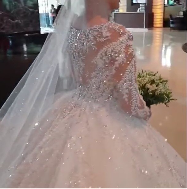 Luxury Ball Gown Wedding Dresses Cathedral Length Long Train Bridal Gowns Full Sleeves Lace Appliques Crystals Beaded Arabic Dubai Bride Wear 2023