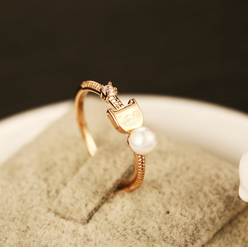 European Brand Gold Plated Letter D Ring Fashion Pearl Ring Vintage Charms Rings for Wedding Party Vintage Finger Ring Costume Jewelry
European Brand Gold Plated Letter D Ring Fashion Pearl Ring Vintage Charms Rings for Wedding Party Vintage Finger Ring Costume Jewelry
