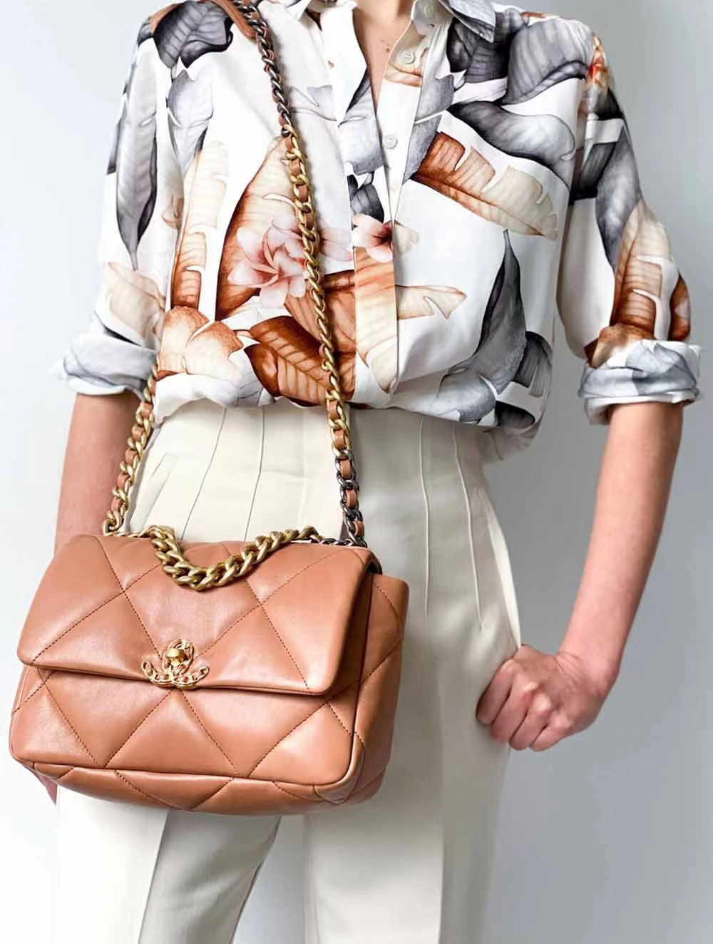 Designer Shoulder Bag Chain Tote Bag Leather Channel Crossbody bag brown CC Wallet luxury 19 classic flap Handbag Women tote bag flap Purse Envelope clutch 26CM/30CM, White 2
Designer Shoulder Bag Chain Tote Bag Leather Channel Crossbody bag brown CC Wallet luxury 19 classic flap Handbag Women tote bag flap Purse Envelope clutch 26CM/30CM, White 2